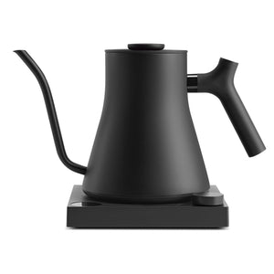 Fekete elektromos vízforraló keskeny hattyúnyakkal és vezérlőgombbal, a Vízforraló, EspressoGear, mindent a kávéról része.