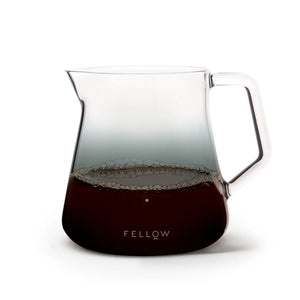Üvegkiöntő elegáns dizájnnal a pontos főzéshez, barista kiegészítők, legfrissebb hírek, minden a kávéról.