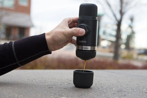 Hordozható eszpresszógép adapterrel Nespresso OriginalLine-hoz, tökéletes baristáknak és hordozható kávéfőzőknek.