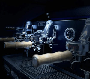 La Nuova Era Altea Anniversario 2 - csoport Professzionális espresszó gép (Bérlés) - Barista és Espresso